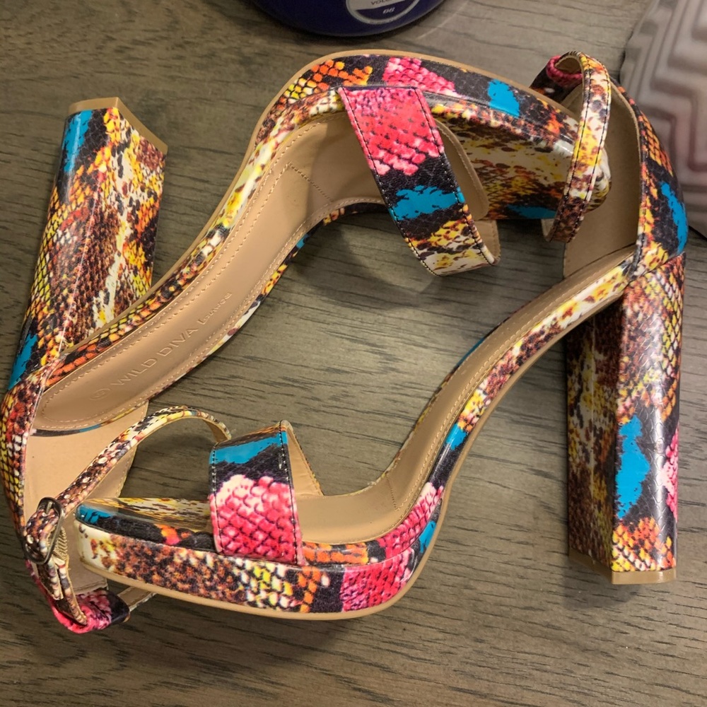 Multi color faux snake skin pumps